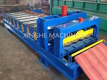 China Rolo vitrificado automático da telha que forma a máquina com capacidade de 2,5 toneladas Decoiler fornecedor
