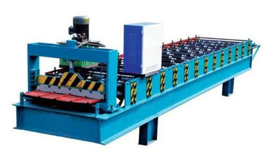 China Rolo do telhado do metal do controle eletrônico que forma a máquina com o cortador hidráulico do metal fornecedor