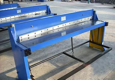 China Máquina de corte manual do metal hidráulico do feixe do balanço com funcionamento flexível fornecedor